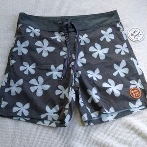 NWT Of One Sea Men's Swim Trunks Swim Shorts Grey White Men's Size 30